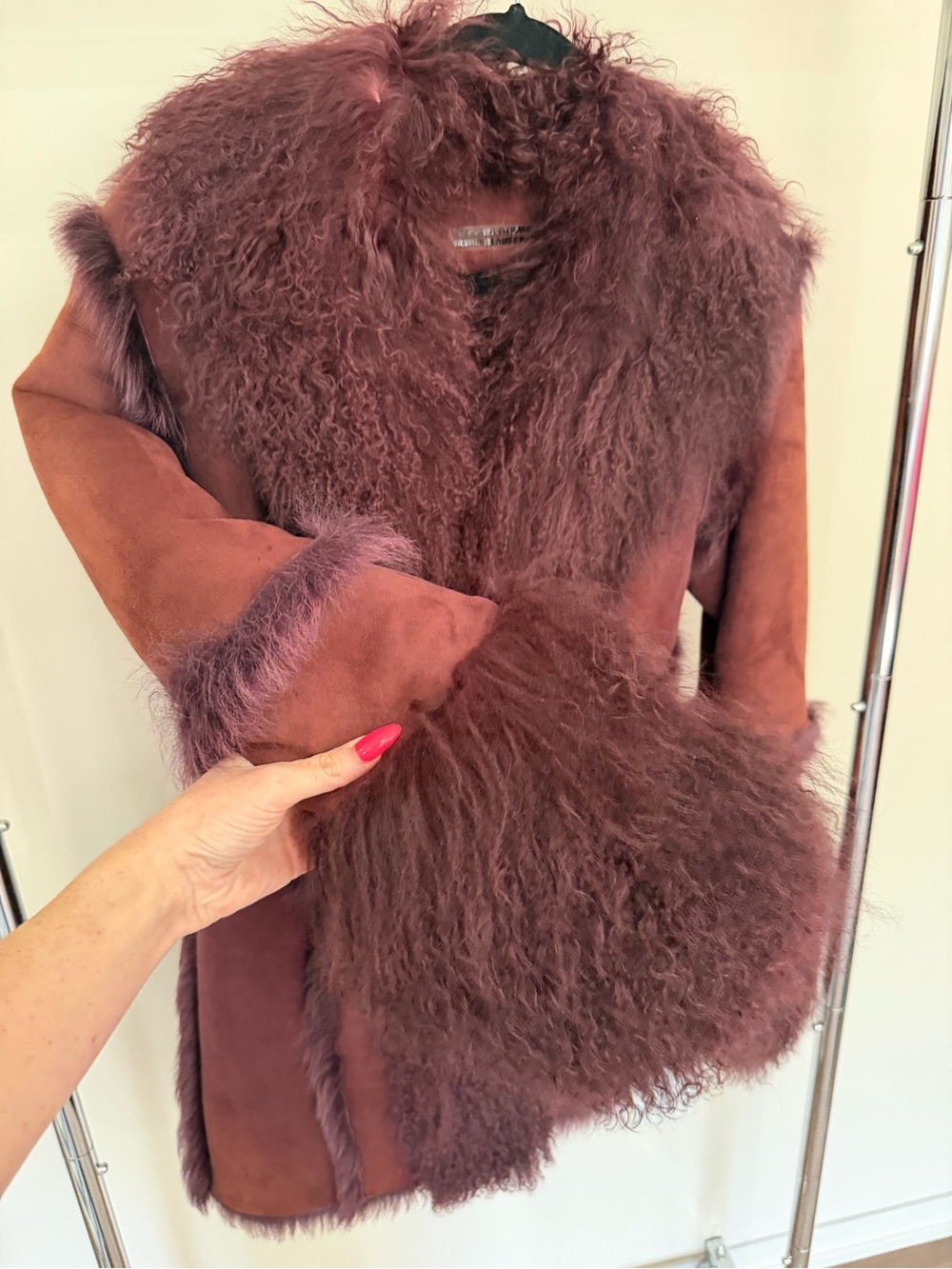 Custom burgundy vintage shearling and Tibetan lamb fur coat - Picture 5 of 12